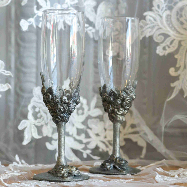 http://dareesdesigns.com/cdn/shop/products/silver-roses-champagne-flute-set-lifestyle-2_600x.jpg?v=1665291703