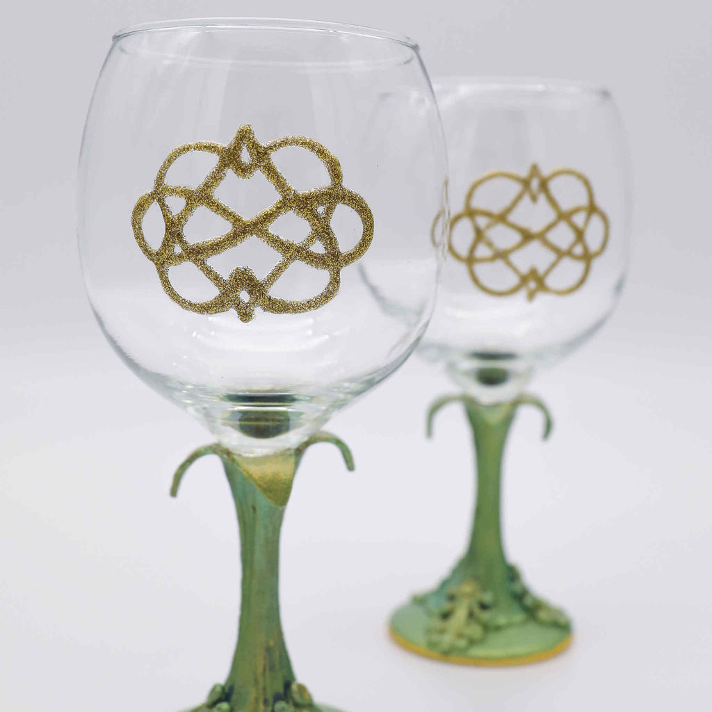 Personalized Laser-Etched Wine Glass w/Celtic Love Knot Monogram