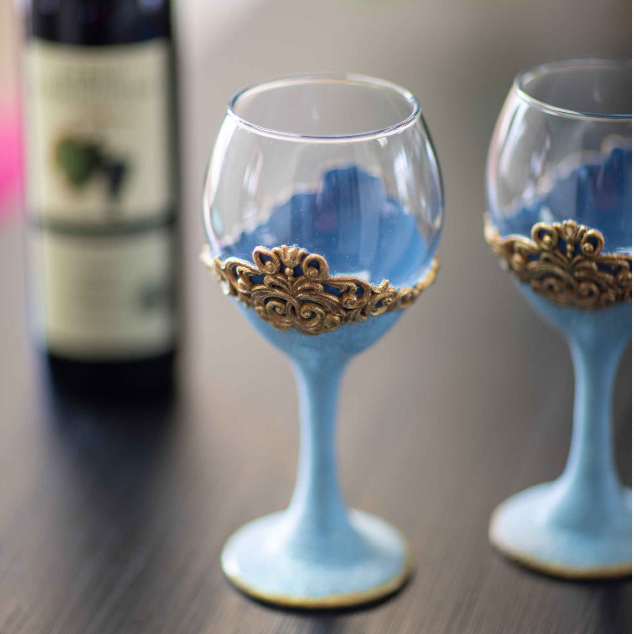 https://dareesdesigns.com/cdn/shop/products/shimmering-blue-and-gold-wine-glass-set-lifestyle-4_2048x.jpg?v=1665289856