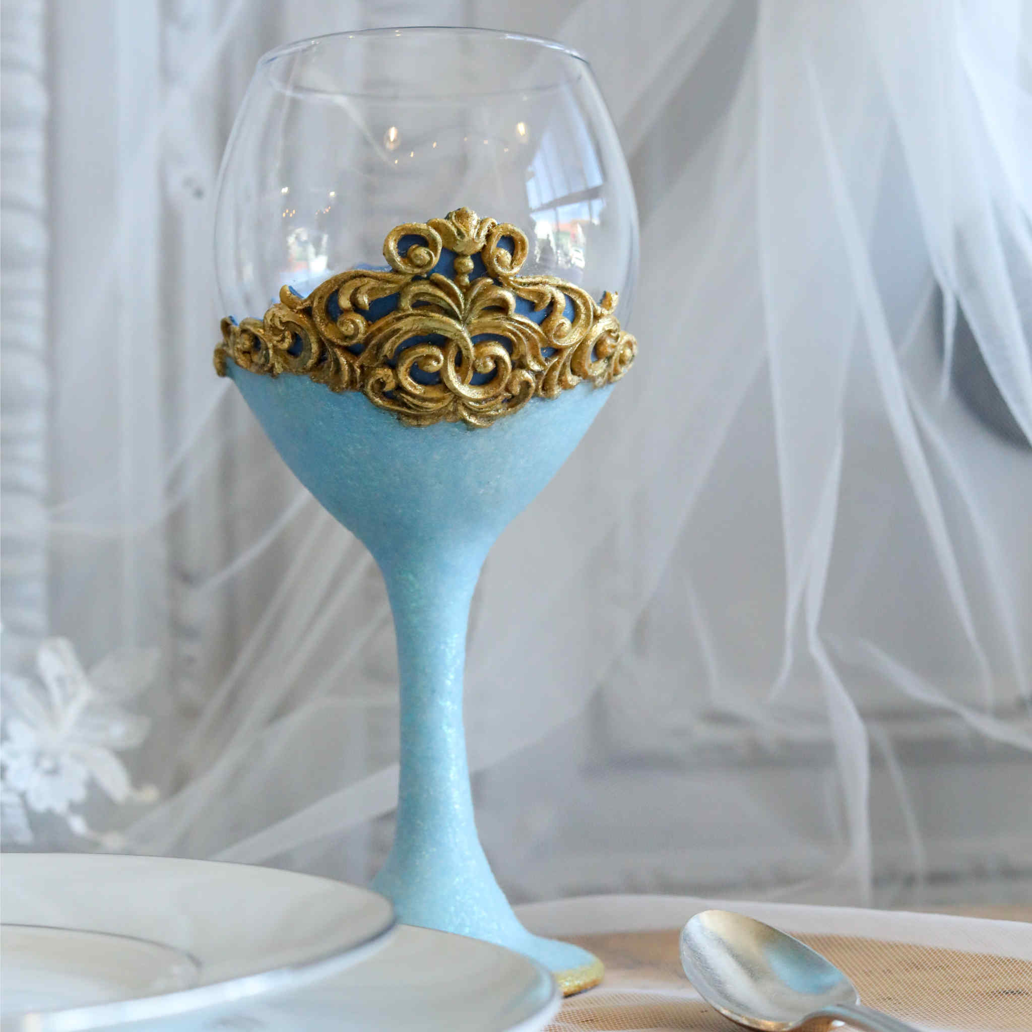 https://dareesdesigns.com/cdn/shop/products/shimmering-blue-and-gold-wine-glass-set-lifestyle-detail-1_2048x.jpg?v=1665289856