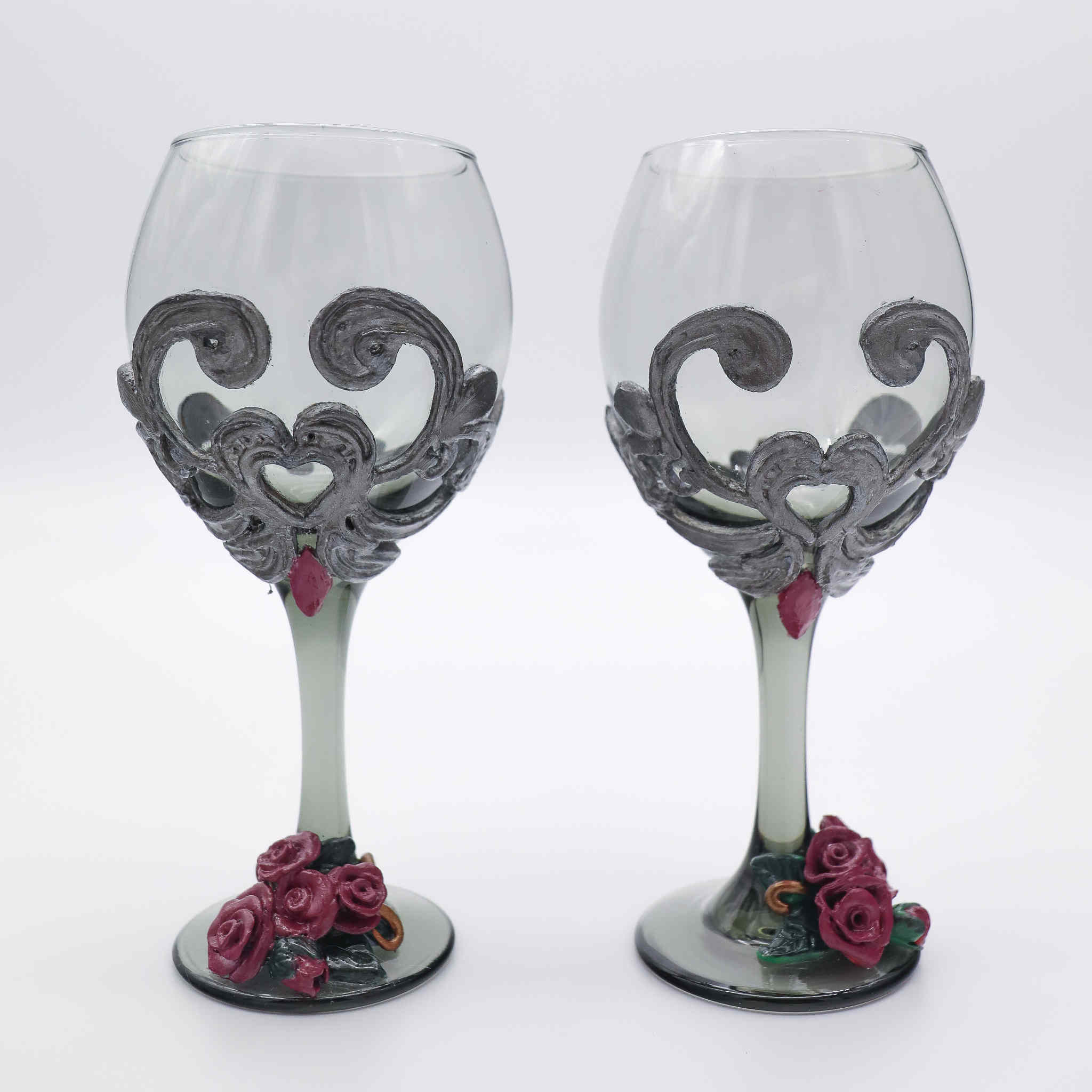 https://dareesdesigns.com/cdn/shop/products/victorian-wine-glass-set-1_2048x.jpg?v=1665277624