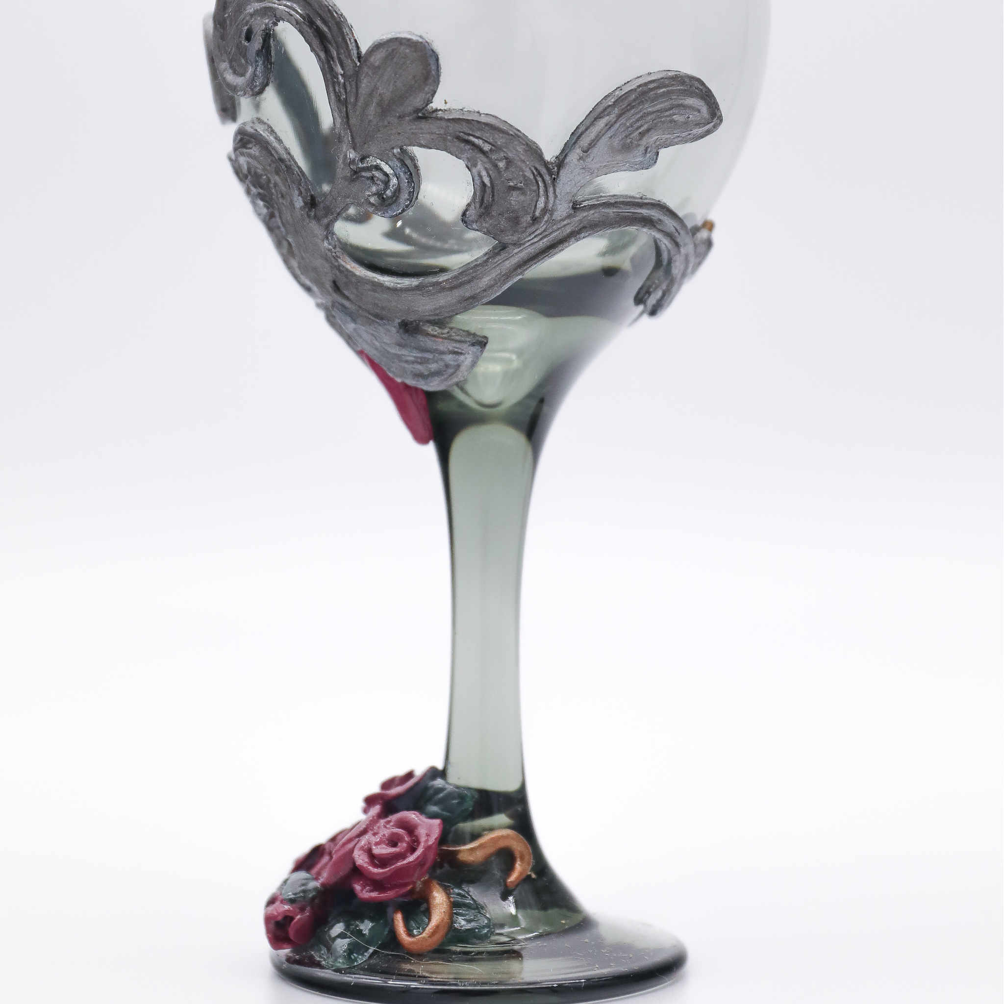 https://dareesdesigns.com/cdn/shop/products/victorian-wine-glass-set-detail-1_2048x.jpg?v=1665277624
